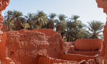Confidences Nomades créateur de voyage en Algérie - Aventure Circuit Sahara Timimoun l’oasis rouge