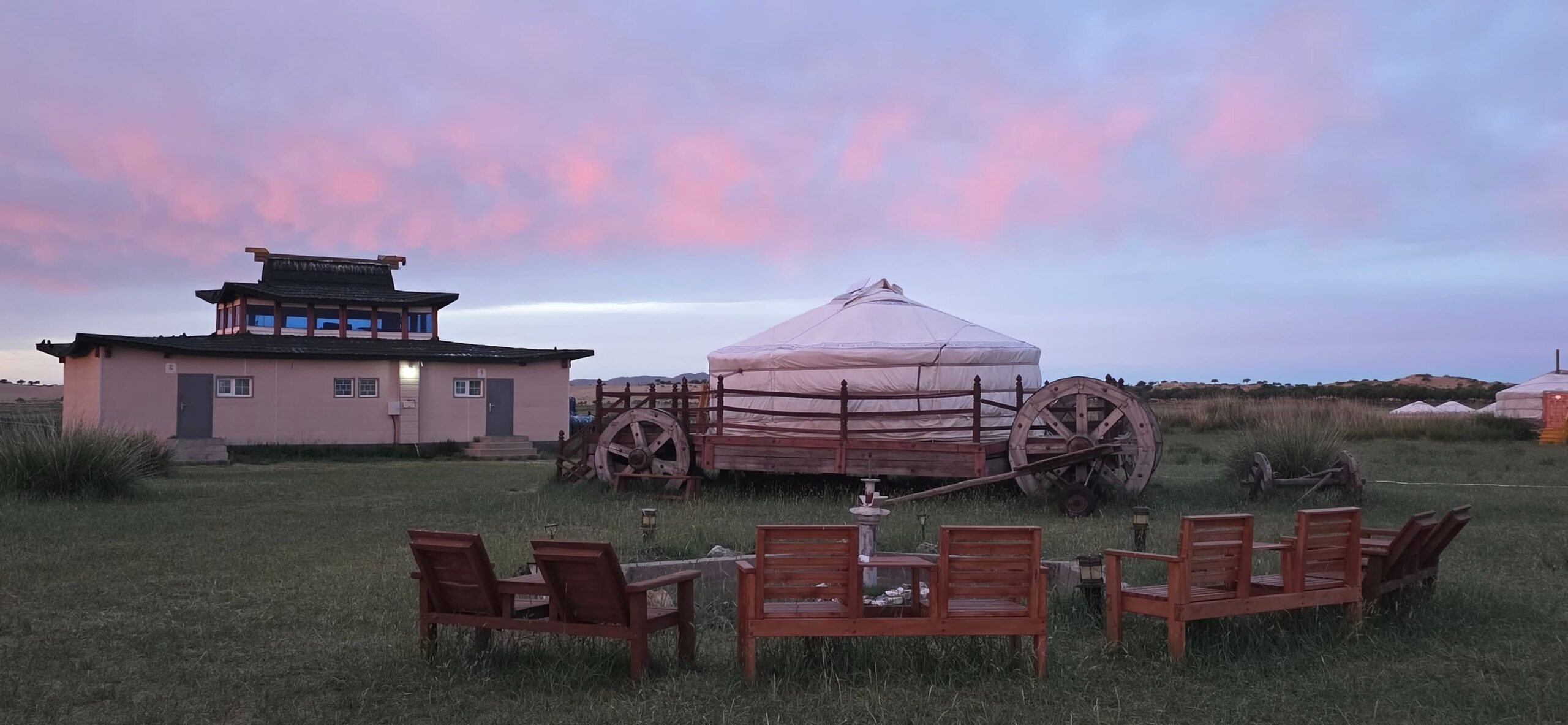 Confidences Nomades - Voyage chamanique en Mongolie 9 jours – Khogno Khan : dunes, chameliers et transition de paysage
Parc national de Khogno Khan (Mini-Gobi)
