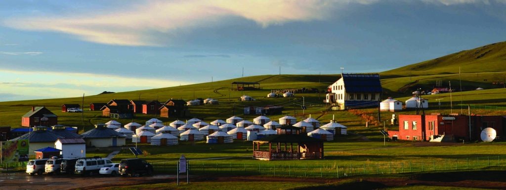 Confidences Nomades - Voyage chamanique en Mongolie 9 jours Le camp de yourtes de Khustai

