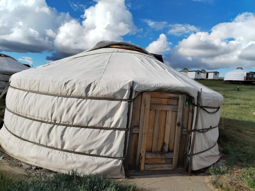 Confidences Nomades - Voyage chamanique en Mongolie 9 jours Le camp de yourtes de Khustai